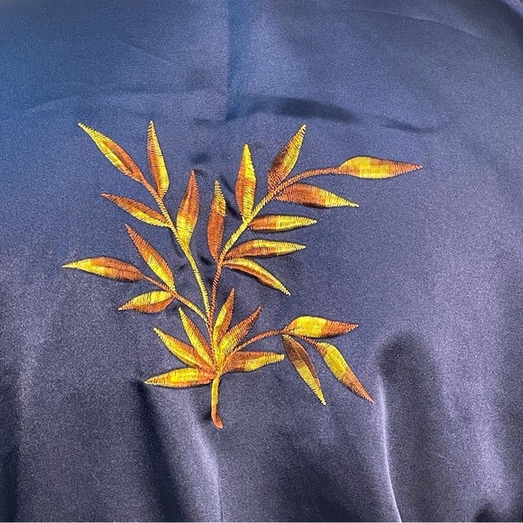 Designer embroidered silk robe made in Vietnam by Lan Huong Asian Belted pockets - Picture 6 of 9